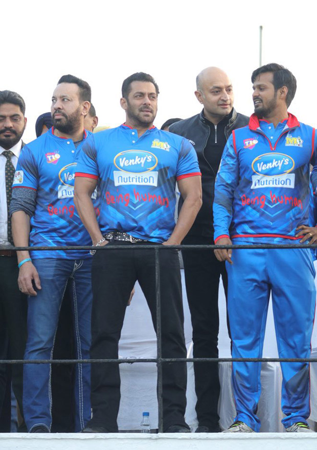 Salman Khan cheers for his team Mumbai Heroes at CCL T10 and fans can’t stop going gaga over the superstar on social media