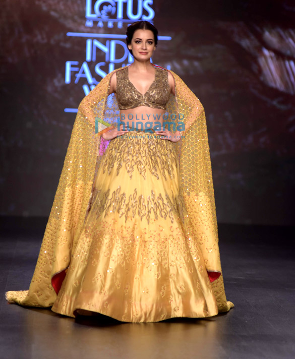 dia mirza amyra dastur kritika kamra sophie choudry and soundarya sharma walk the ramp at the delhi fashion week 2019 day 3 1