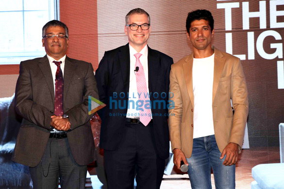 farhan akhtar graces the launch of dulux colour for the year 2019 3