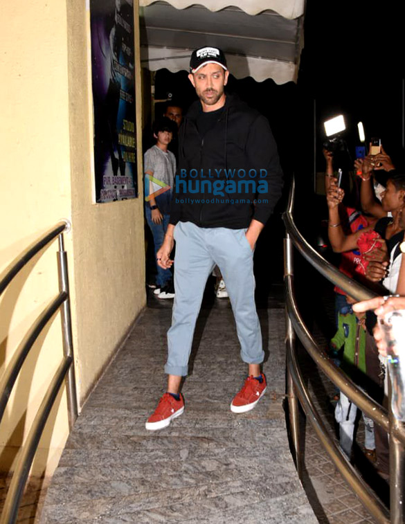 hrithik roshan sussanne khan and family spotted in pvr juhu 3