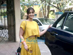 Ileana D’Cruz spotted at a clinic in Bandra