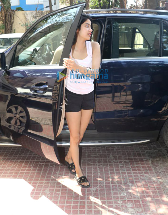 janhvi kapoor snapped at the gym 6 3