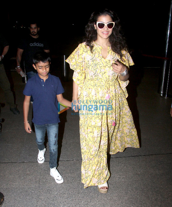 kajol ajay devgn sara ali khan and others snapped at the airport 6