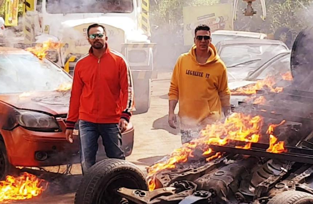 Khatron Ke Khiladi: Akshay Kumar performs DEADLY stunts after Sooryavanshi director Rohit Shetty challenges him
