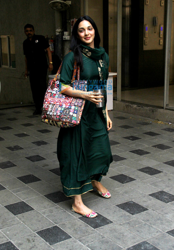 kiara advani spotted at the cine 1 office in andheri 3