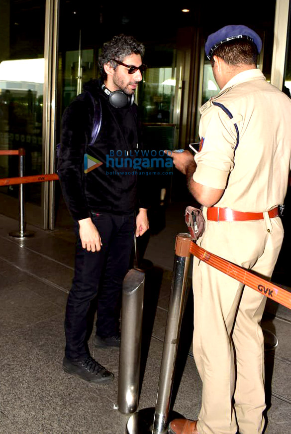 lisa haydon hansika motwani and others snapped at the airport 6