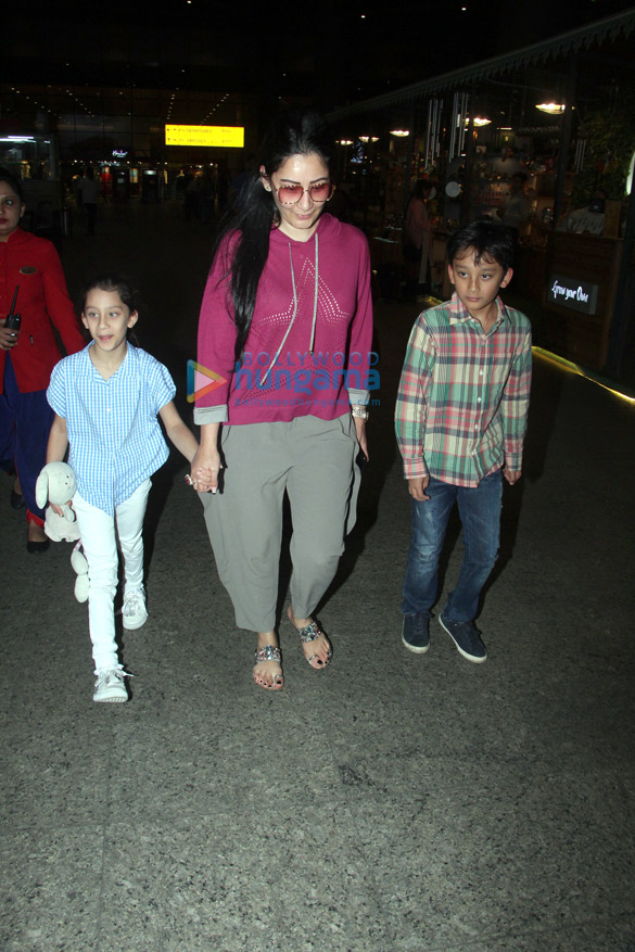 manyata dutt and amanda cerny snapped at the airport 1