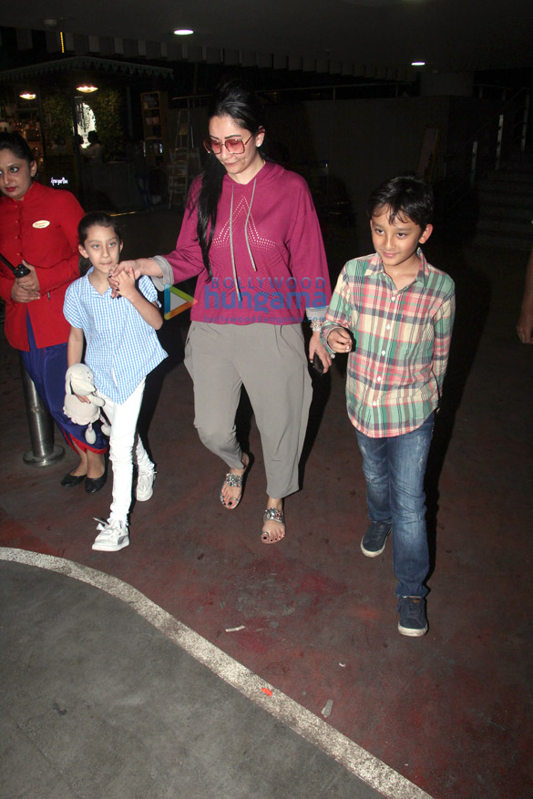 manyata dutt and amanda cerny snapped at the airport 3