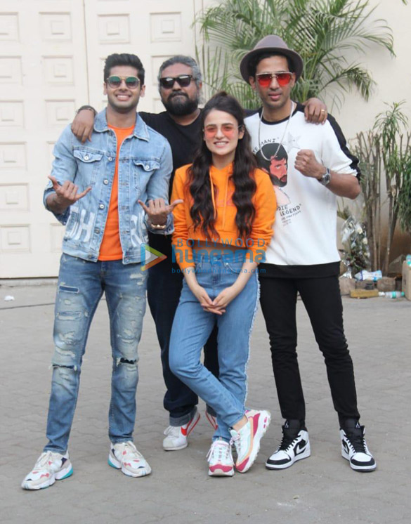 mard ko dard nahi hota team snapped during interviews at mehboob studios 2