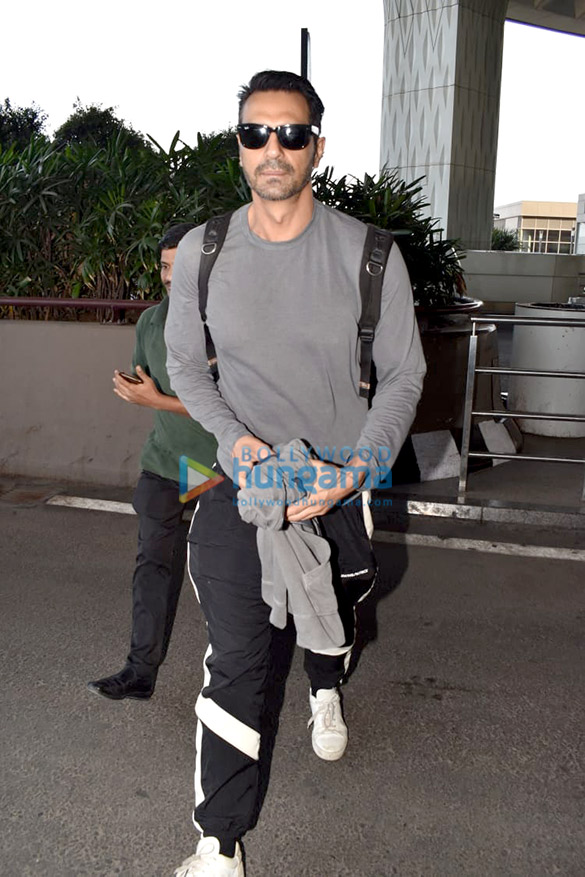 nagarjuna aditi rao hydari krystle dsouza and others snapped at the airport 4