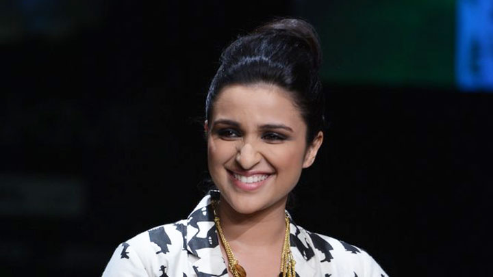 Parineeti Chopra: “Akshay Kumar in COMEDY is HILARIOUS” | Rapid Fire | Kesari Parineeti Chopra: “Akshay Kumar in COMEDY is HILARIOUS” | Rapid Fire | Kesari
