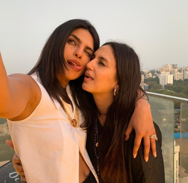 Priyanka Chopra Jonas and Jacqueline Fernandez stay up for a late night pep talk, Janhvi Kapoor, Ishaan Khatter and others join the party