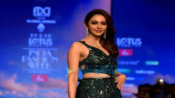 Rakul Preet Singh, Karisma Kapoor and Karishma Tanna walk the ramp at the Delhi Fashion Week 2019 – Day 2