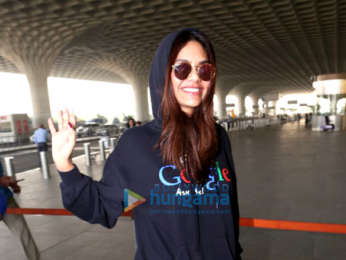 Ranveer Singh, Deepika Padukone, Anushka Sharma and others snapped at the airport