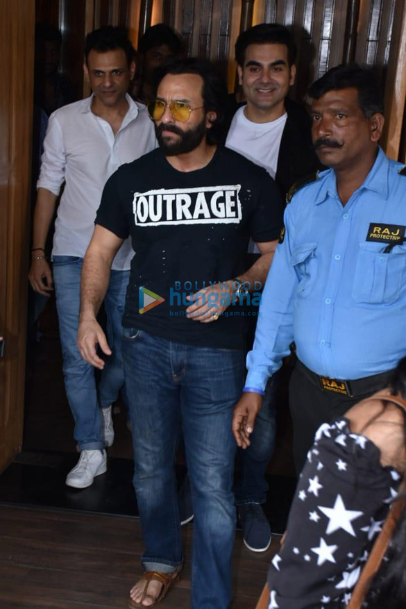 saif ali khan spotted with arbaaz khan for an ad shoot at hoot in mumbai 6