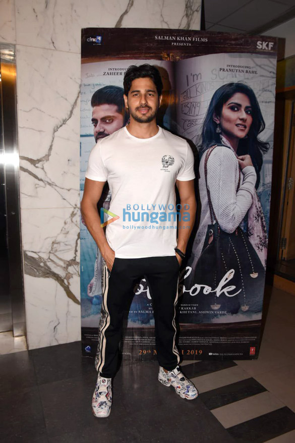 salman khan pranutan bahl zaheer iqbal kajol and others grace the special screening of notebook at sunny super sound in juhu 4