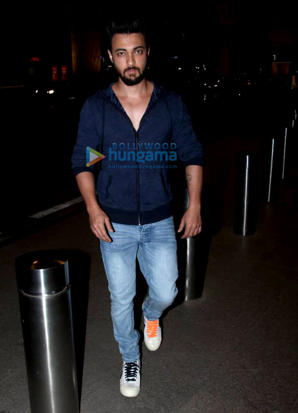 salman khan sunny leone katrina kaif and others snapped at the airport 7