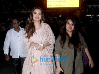 Shah Rukh Khan, Janhvi Kapoor, Dia Mirza and others snapped at the airport