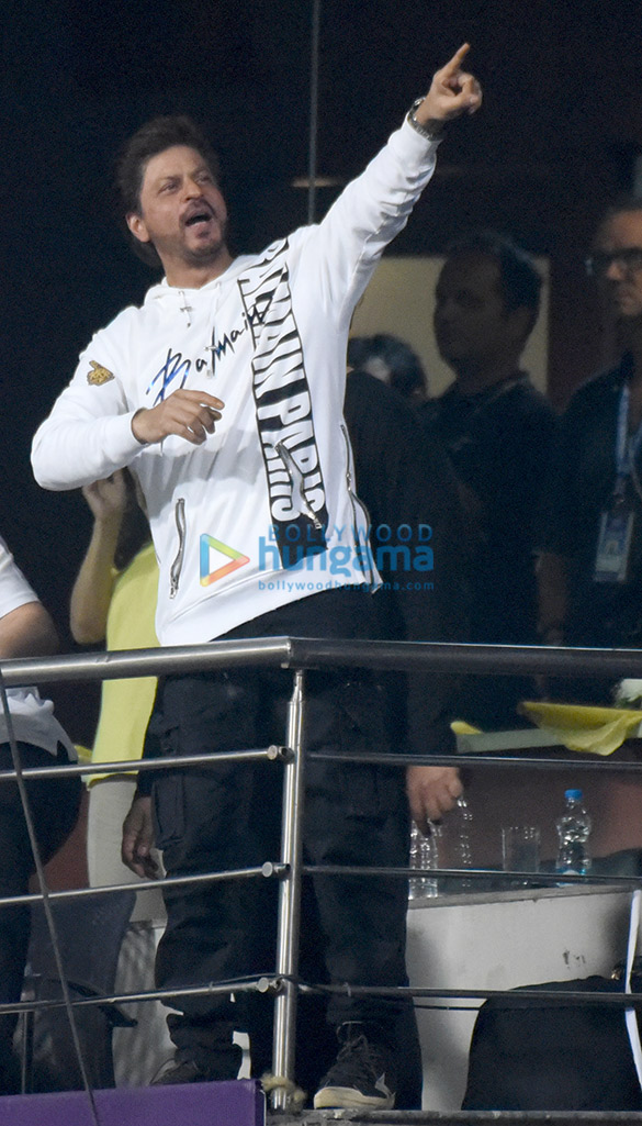 shah rukh khan snapped at eden gardens during kolkata knight riders match at ipl 2019 3