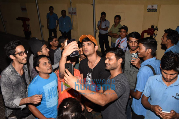 sushant singh rajput snapped interacting with fans 2