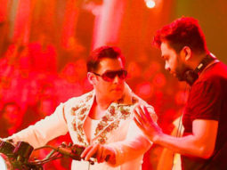 THROWBACK TUESDAY: Salman Khan dons an extravagant outfit for his circus sequence in this candid moment with Ali Abbas Zafar