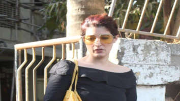 Twinkle Khanna and Dimple Kapadia spotted in Juhu