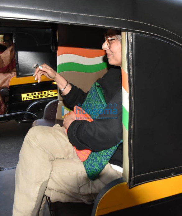 twinkle khanna and dimple kapadia spotted in juhu 4