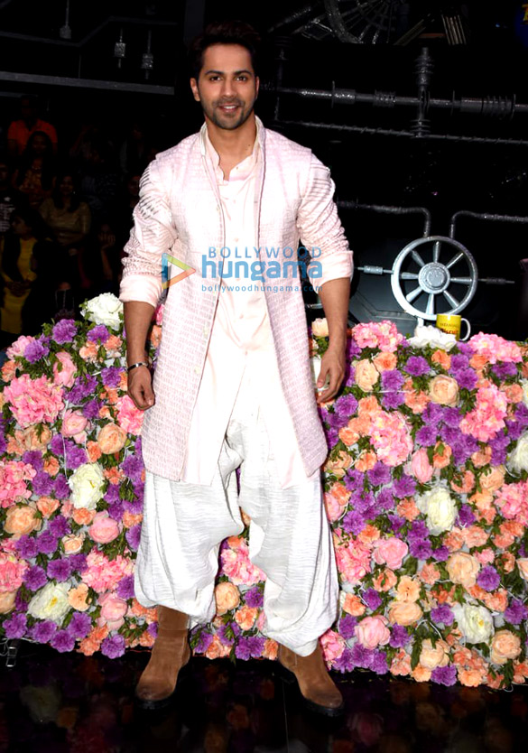 varun dhawan alia bhatt and sonakshi sinha snapped promoting kalank on sets of super dancer chapter 3 4