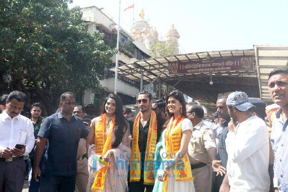 vidyut jammwal pooja sawant and asha bhat snapped visiting the siddhivinayak temple 2