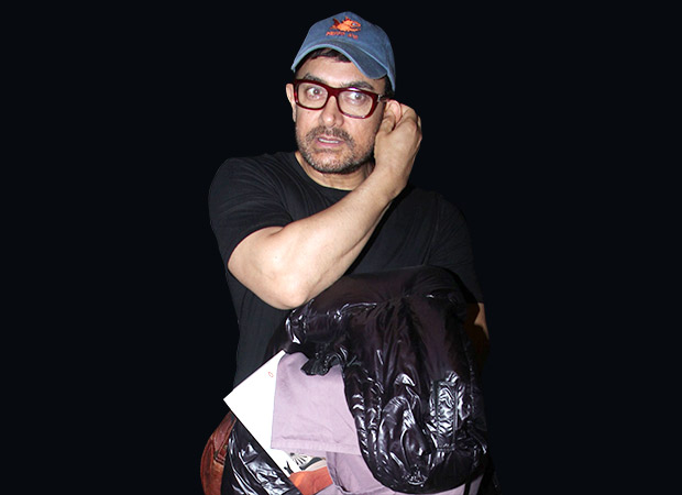 This video of Aamir Khan travelling by economy class has left fans gushing about his humility on social media! 