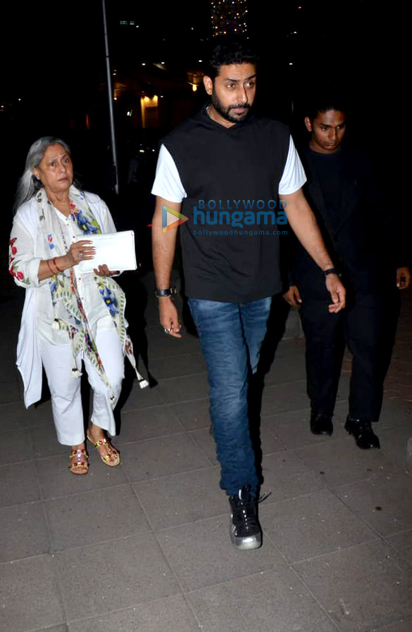 abhishek bachchan jaya bachchan and aishwarya rai bachchan spotted at yauatcha in bkc 3