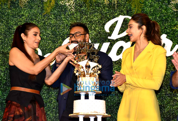 ajay devgn rakul preet singh and tabu grace the trailer launch of de de pyaar de 2 2