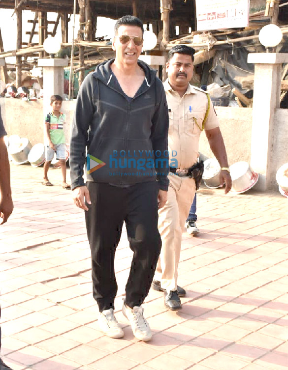 akshay kumar snapped at the versova jetty 3