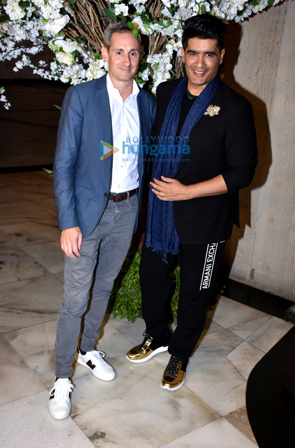 celebs grace manish malhotras house party 11