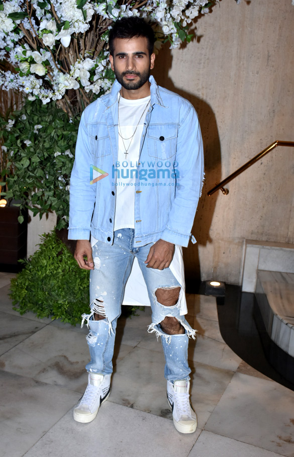 celebs grace manish malhotras house party 15