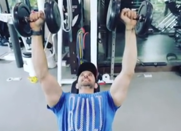 Hrithik Roshan delivers another another jaw-dropping workout video which will beat away your Monday blues