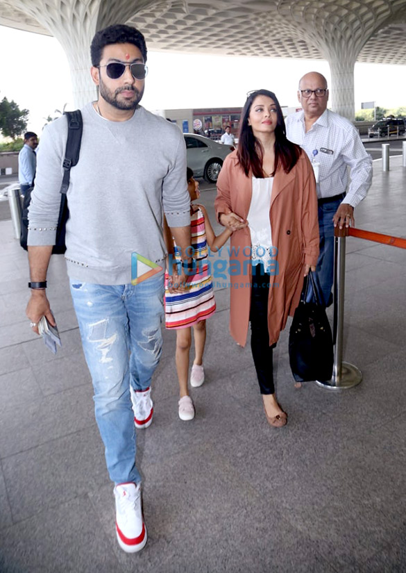 kangana ranaut mouni roy and others snapped at the airport 2 2