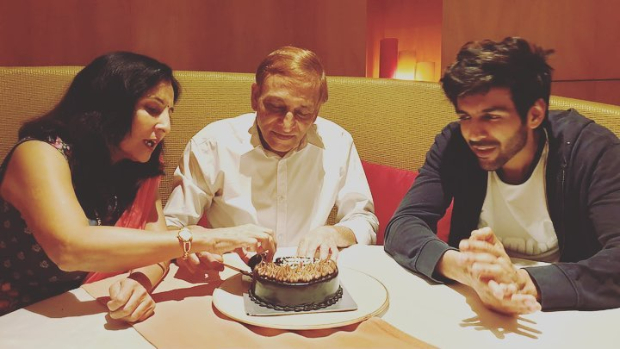 Kartik Aaryan gives a special gift on his father's birthday Kartik Aaryan gives a special gift on his father's birthday