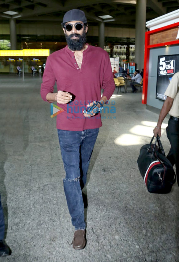 priyanka chopra jonas pooja chopra and others snapped at the airport 6