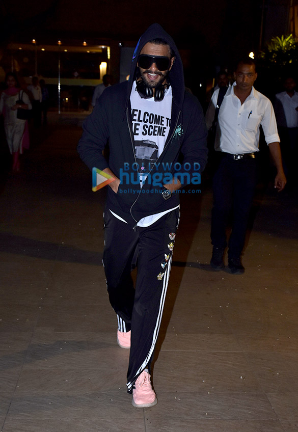 Ranveer Singh spotted at Otters Club in Bandra Ranveer Singh spotted at Otters Club in Bandra