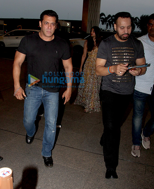 salman khan and daisy shah snapped at the airport 3