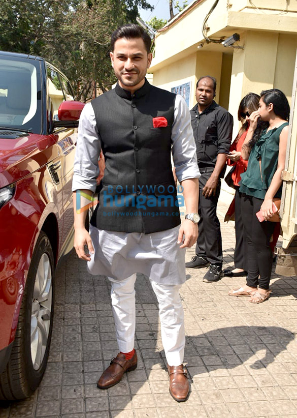 sanjay dutt varun dhawan alia bhatt and sonakshi sinha grace the trailer launch of the film kalank 6