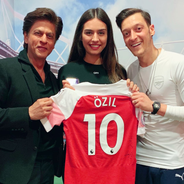 Shah Rukh Khan accepts invitation from Arsenal's Mesut Özil
