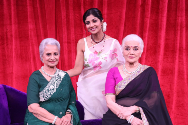 Shilpa Shetty grooves with Waheeda Rahman on 'Aaj Phir Jeene Ki Tamanna Hai'