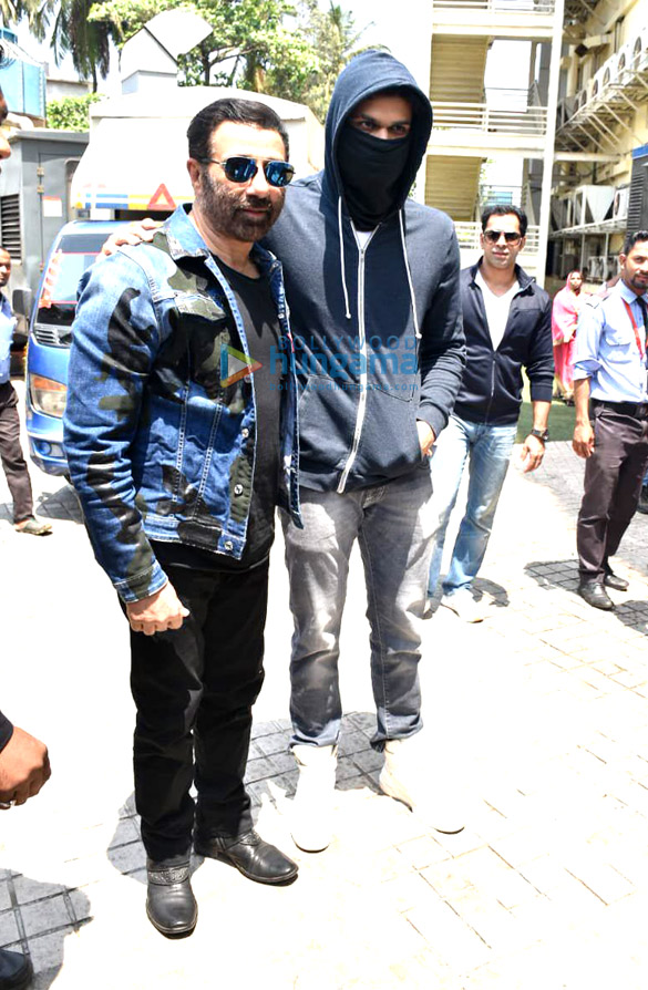 sunny deol karan kapadia and ishita dutta grace the trailer launch of the film blank 1