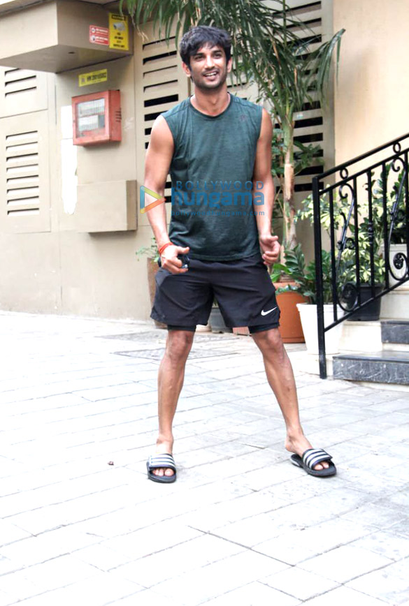 sushant singh rajput snapped in bandra 1 5