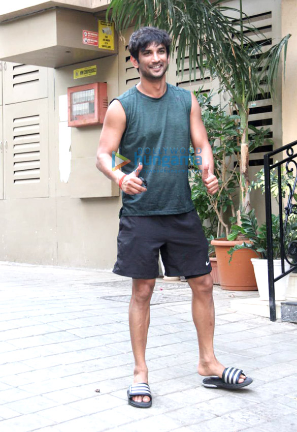 sushant singh rajput snapped in bandra 3 5