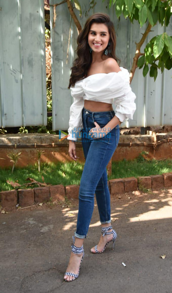 tara sutaria snapped promoting her film student of the year 2 1
