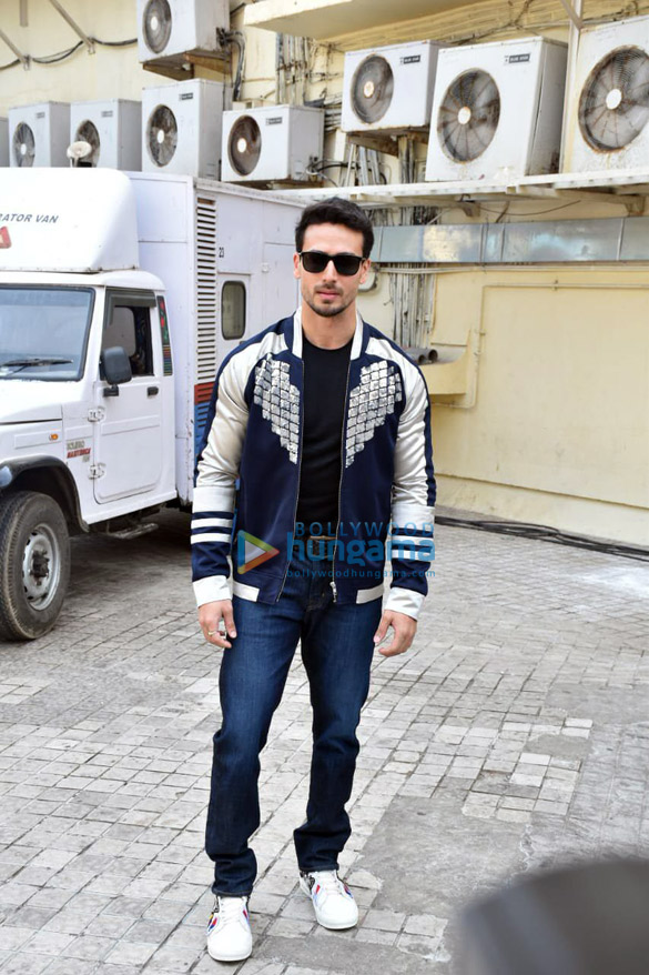 tiger shroff ananya pandey and tara sutaria grace the trailer launch of the film student of the year 2 6