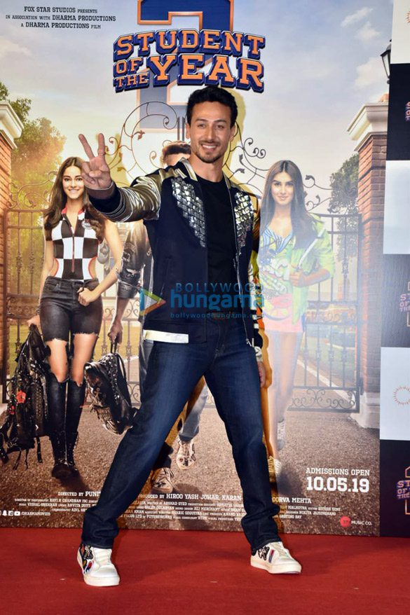 tiger shroff ananya pandey and tara sutaria grace the trailer launch of the film student of the year 21 3